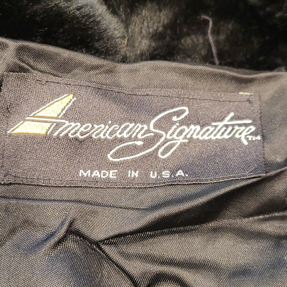 AMERICAN SIGNATURE FULL LENGHT FAUX FUELEGANT COAT - Picture 11 of 15